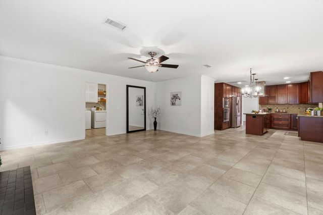 11 Thorn Berry Place, The Woodlands, TX 77381