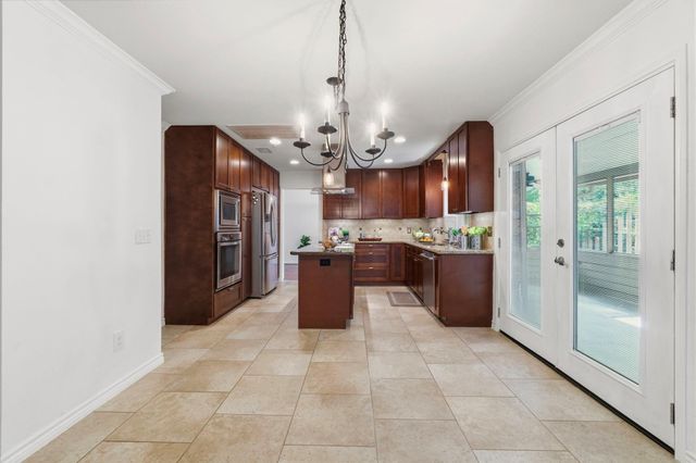 11 Thorn Berry Place, The Woodlands, TX 77381