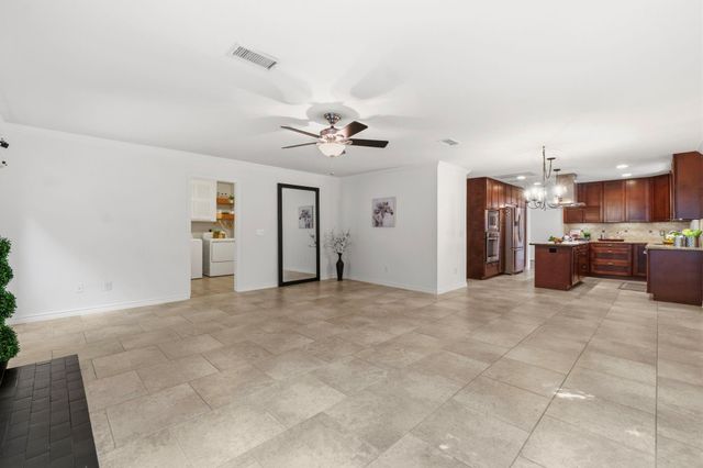 11 Thorn Berry Place, The Woodlands, TX 77381