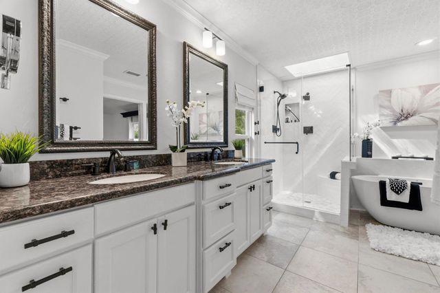 11 Thorn Berry Place, The Woodlands, TX 77381