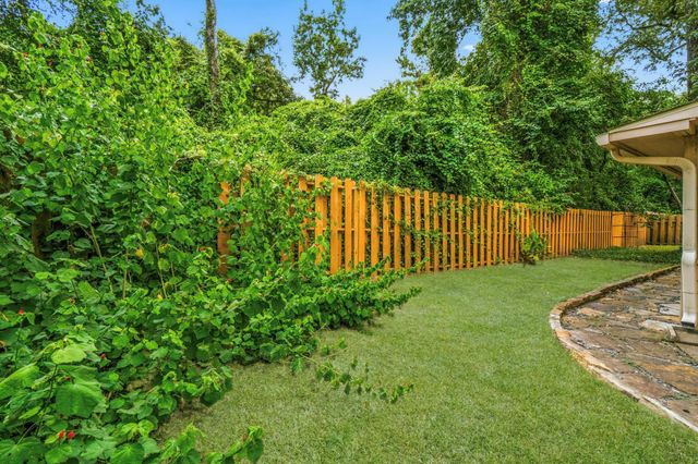 11 Thorn Berry Place, The Woodlands, TX 77381