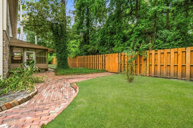 11 Thorn Berry Place, The Woodlands, TX 77381