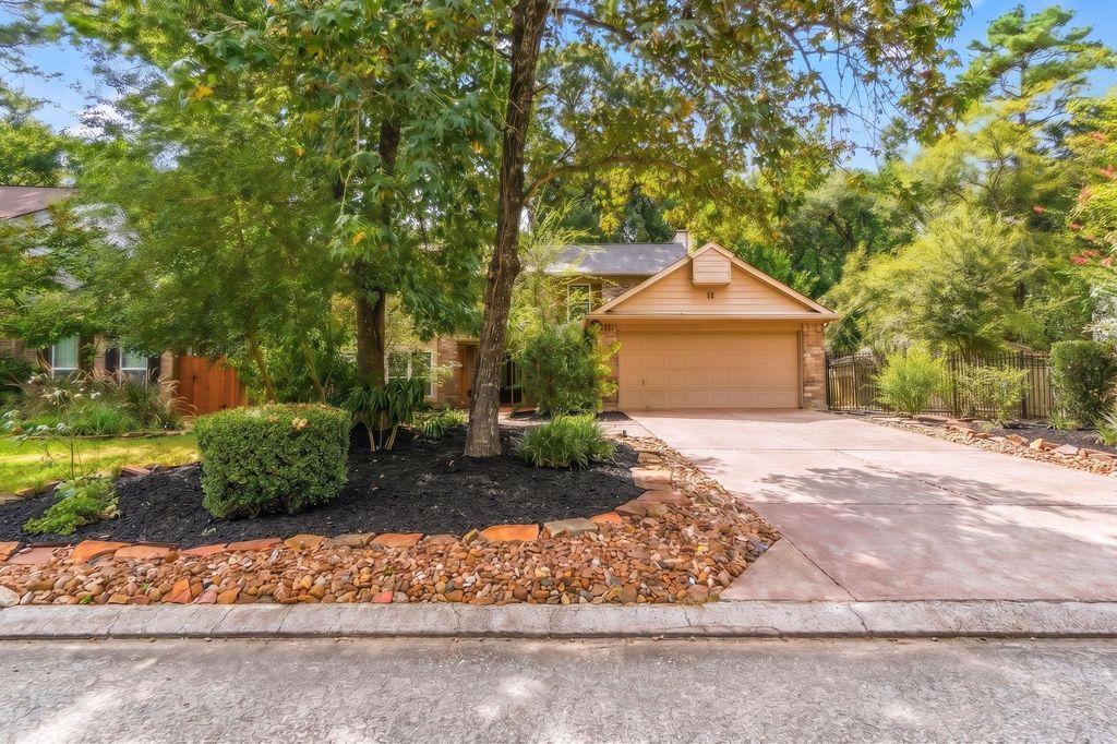11 Thorn Berry Place, The Woodlands, TX 77381