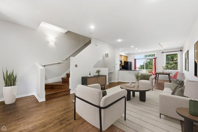 556 E 32nd Street C, Chicago, IL 60616