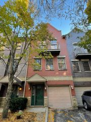 556 E 32nd Street C, Chicago, IL 60616