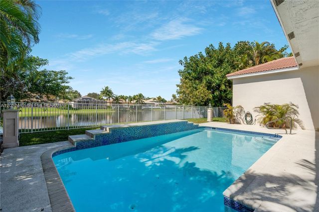 5354 NW 57th Way, Coral Springs, FL 33067