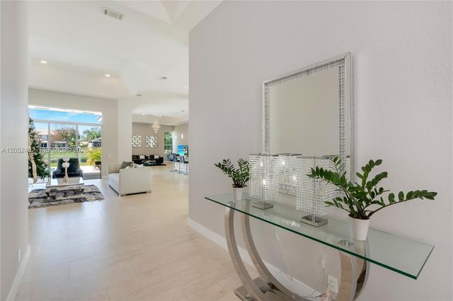 5354 NW 57th Way, Coral Springs, FL 33067