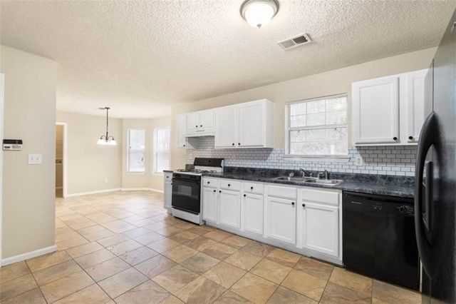 5333 Knights Landing, Ellenwood, GA 30294