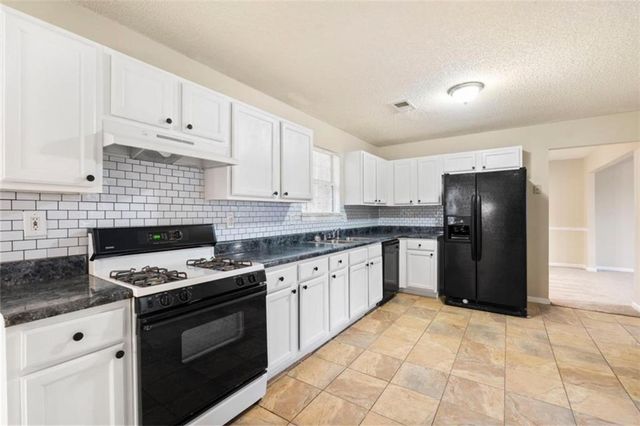 5333 Knights Landing, Ellenwood, GA 30294