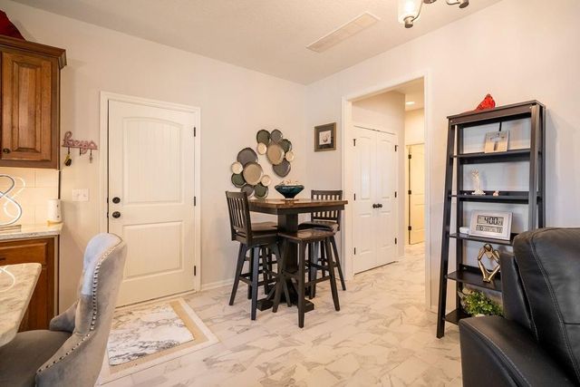 1771 S Park Drive, Tonganoxie, KS 66086