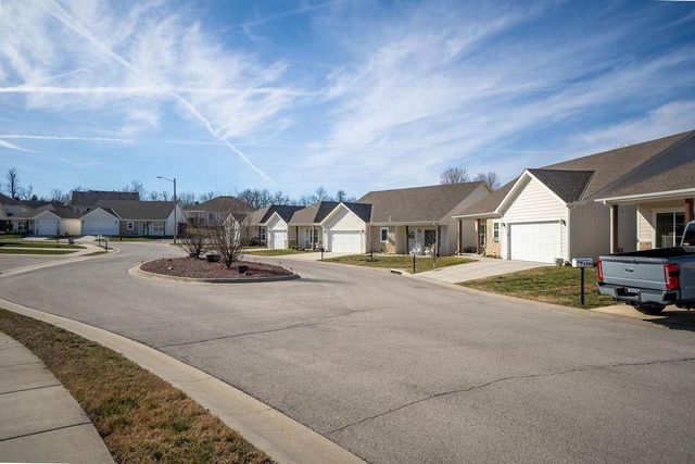 1771 S Park Drive, Tonganoxie, KS 66086