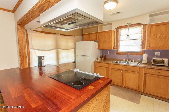 2001 Oakland Drive SW, Ocean Isle Beach, NC 28469
