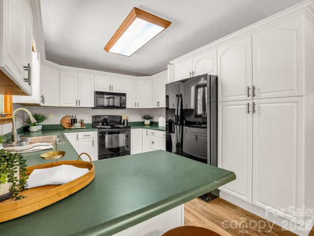 2304 Mountain Page Road, Saluda, NC 28773