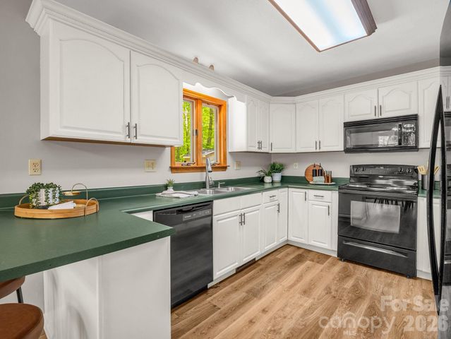 2304 Mountain Page Road, Saluda, NC 28773