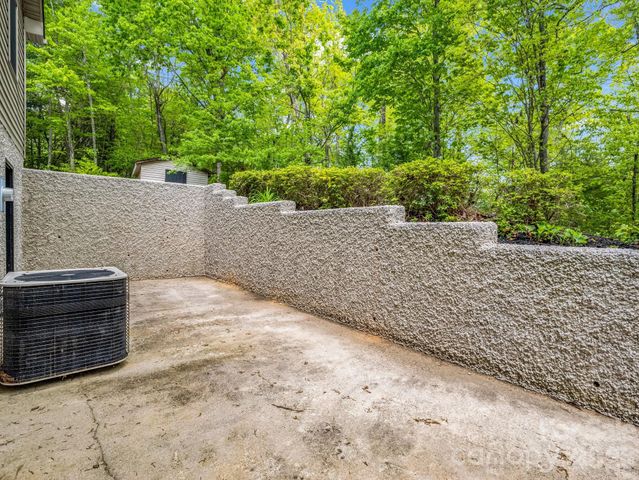 2304 Mountain Page Road, Saluda, NC 28773