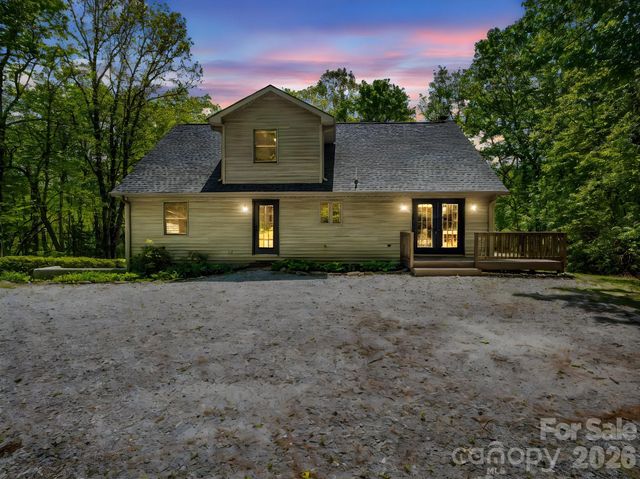 2304 Mountain Page Road, Saluda, NC 28773