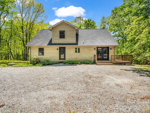 2304 Mountain Page Road, Saluda, NC 28773