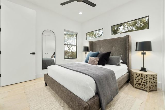 1183 Oakgrove Ave 2, Austin, TX 78702
