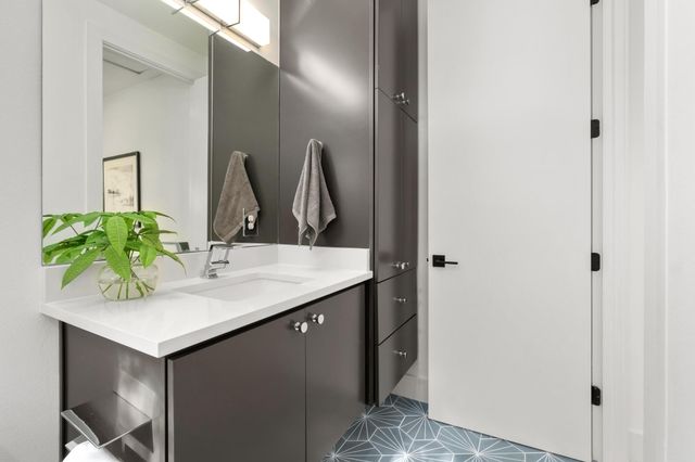 1183 Oakgrove Ave 2, Austin, TX 78702