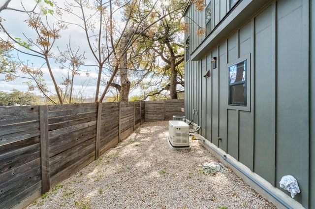 1183 Oakgrove Ave 2, Austin, TX 78702