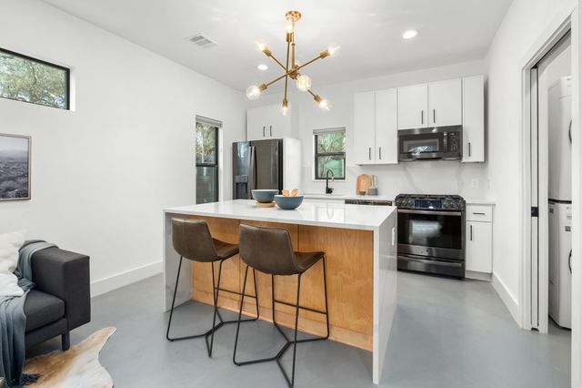 1183 Oakgrove Ave 2, Austin, TX 78702
