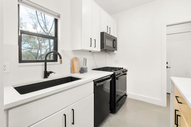 1183 Oakgrove Ave 2, Austin, TX 78702