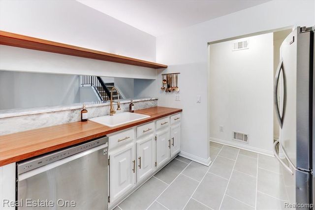 1631 S Hill Boulevard, Bloomfield Hills, MI 48304