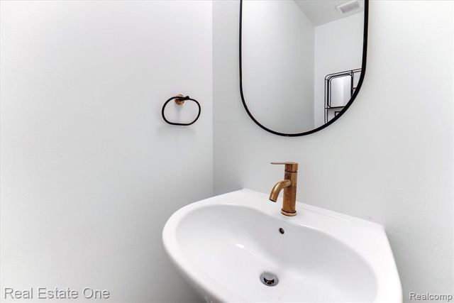 1631 S Hill Boulevard, Bloomfield Hills, MI 48304