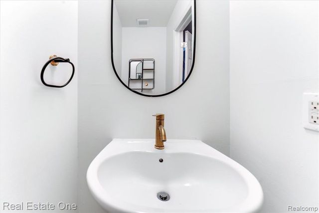 1631 S Hill Boulevard, Bloomfield Hills, MI 48304