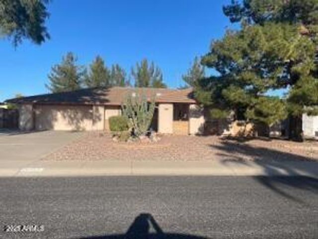 12826 W CRYSTAL LAKE Drive, Sun City West, AZ 85375