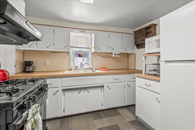 1220 Shultz Street, Waterloo, IA 50707