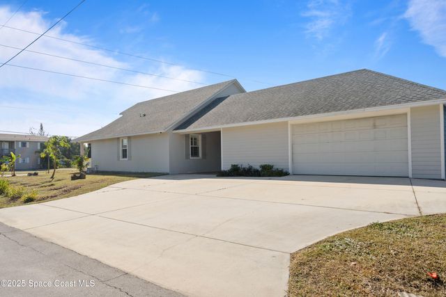 2869 Hiawatha Avenue NE, Palm Bay, FL 32905