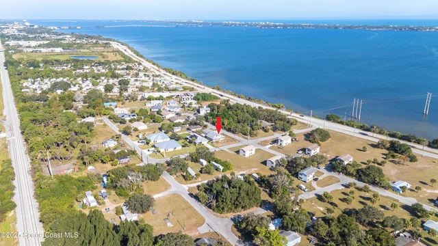 2869 Hiawatha Avenue NE, Palm Bay, FL 32905