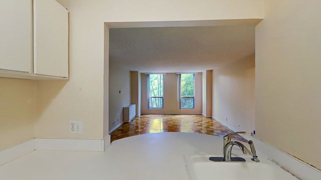77 Pond Ave. 408, Brookline, MA 02445