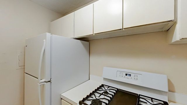 77 Pond Ave. 408, Brookline, MA 02445