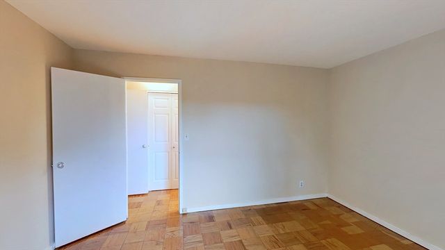 77 Pond Ave. 408, Brookline, MA 02445