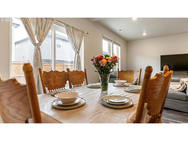 2983 FENYA St, Springfield, OR 97477