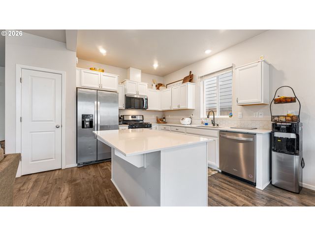 2983 FENYA St, Springfield, OR 97477