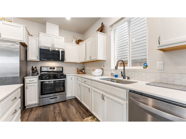 2983 FENYA St, Springfield, OR 97477