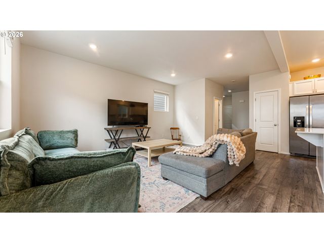 2983 FENYA St, Springfield, OR 97477