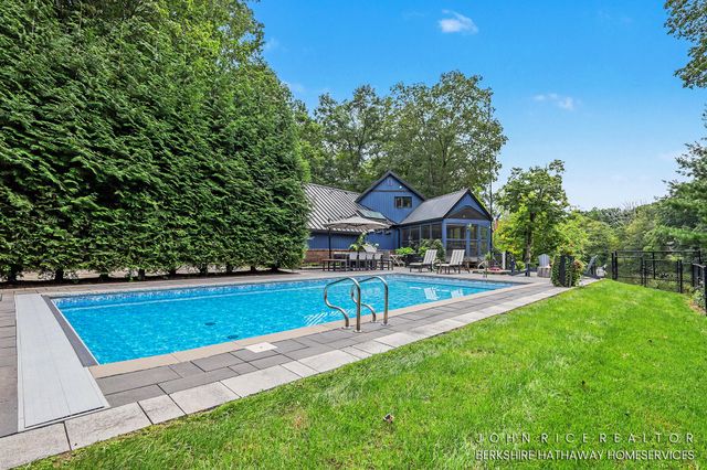 6155 Oakmont Landing Se, Caledonia Twp, MI 49302