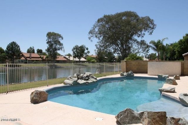 6933 W SACK Drive, Glendale, AZ 85308