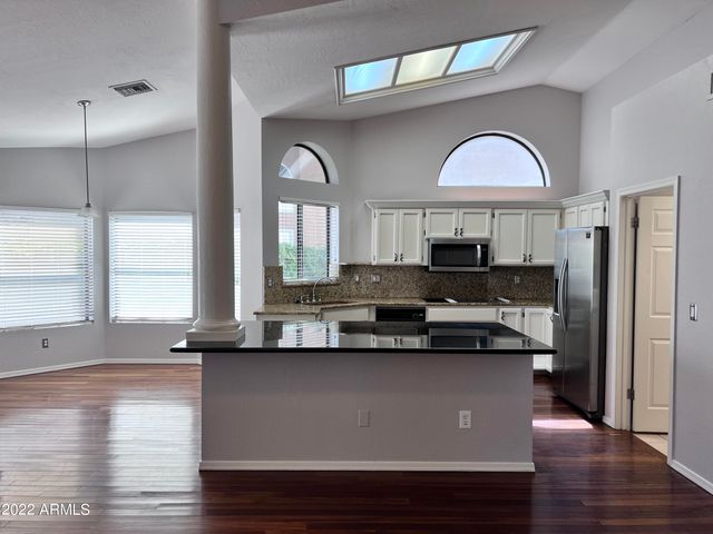 6933 W SACK Drive, Glendale, AZ 85308