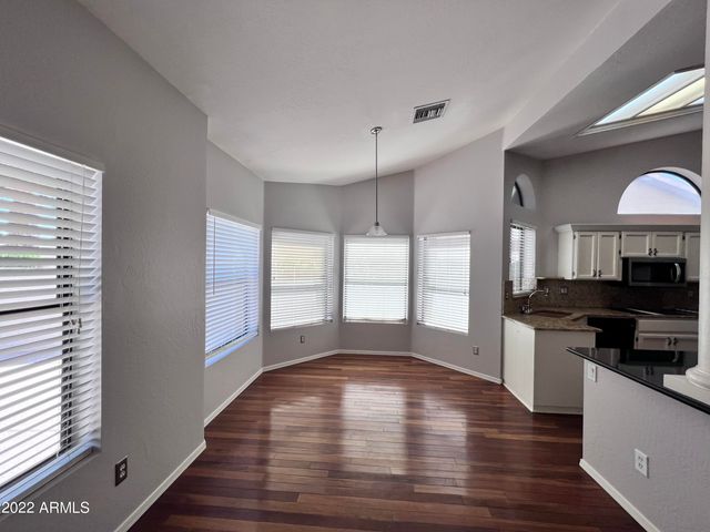 6933 W SACK Drive, Glendale, AZ 85308