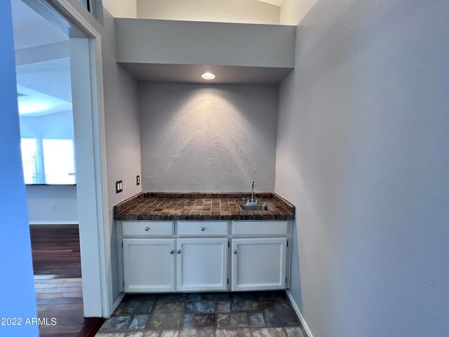 6933 W SACK Drive, Glendale, AZ 85308