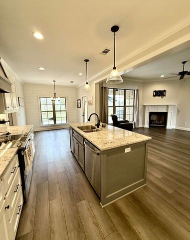 38 Copperfield Dr., Hattiesburg, MS 39402