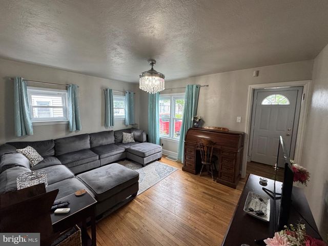 63 W MONTROSE ST, Vineland, NJ 08360