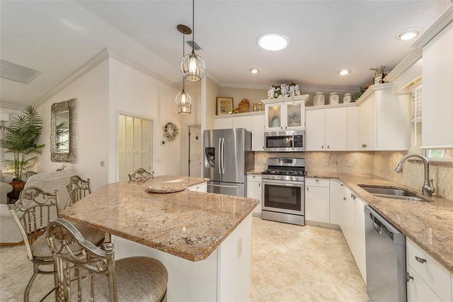 935 KENOVA AVENUE, The Villages, FL 32162