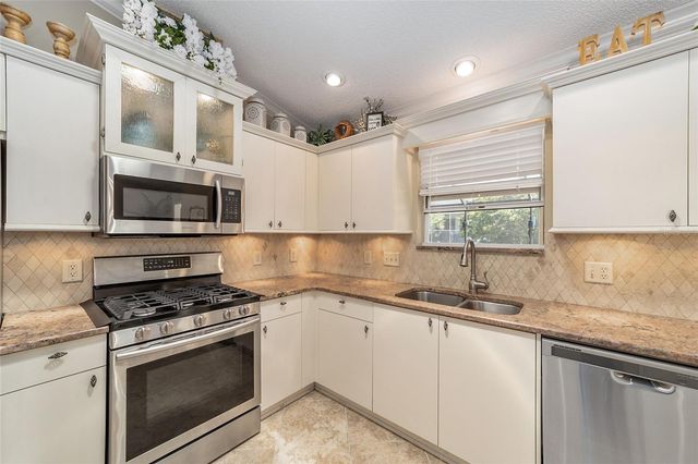 935 KENOVA AVENUE, The Villages, FL 32162
