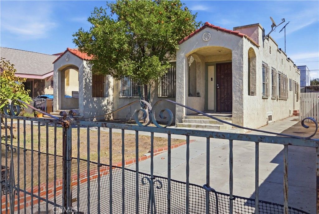 3940 La Salle, Los Angeles, CA 90062 — photo 2